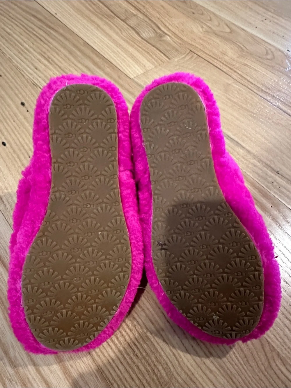 UGG Fluff yeah slides slippers hot pink Girls size 1